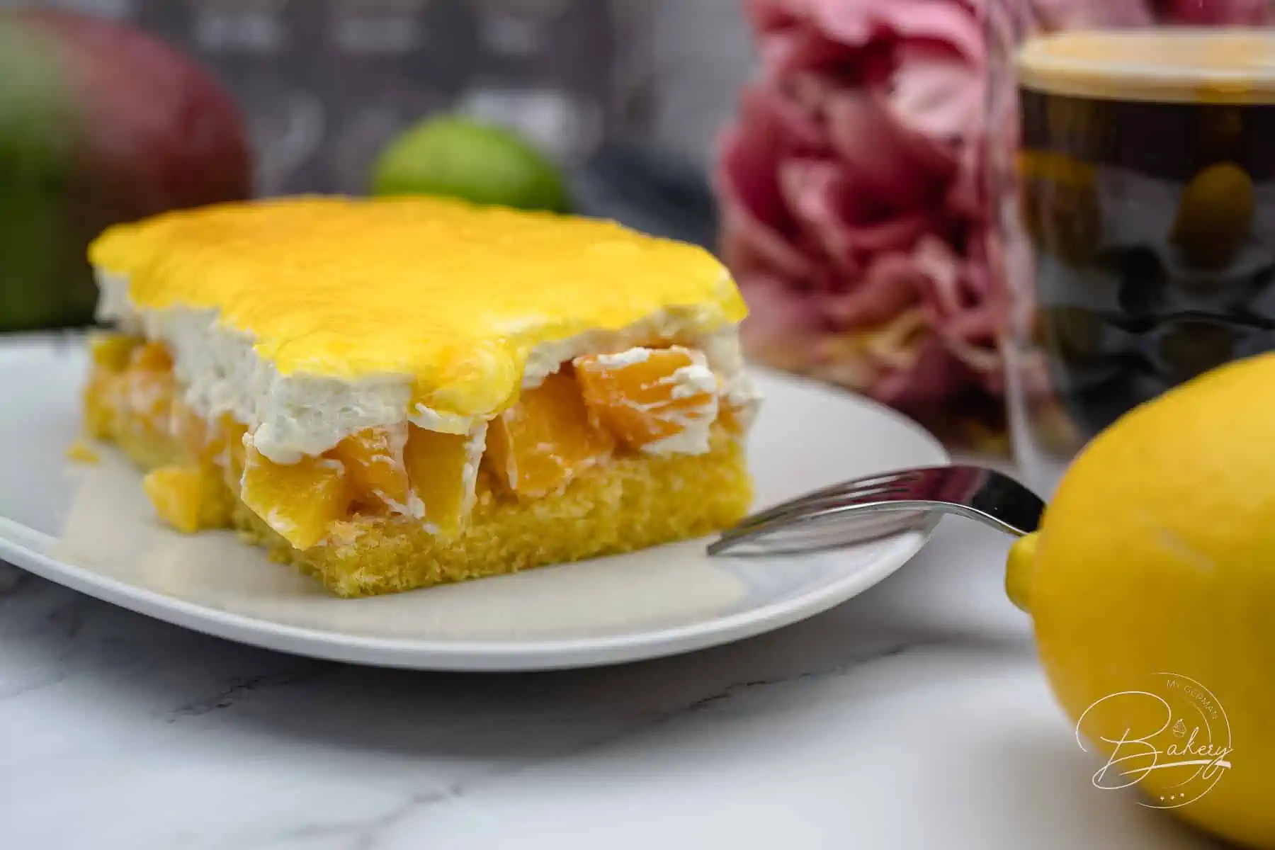 Sahnekuchen ohne Mehl - Biskuitkuchen mit Maracuja - glutenfrei - Pfirsich-Maracuja-Kuchen - Vanillepudding Kuchen