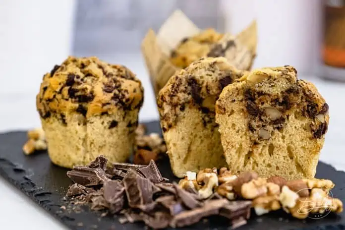 Rezept Muffins mit Schokolade und Nuss - extra locker und saftig - Schoko Muffins und Schokoladen Muffins