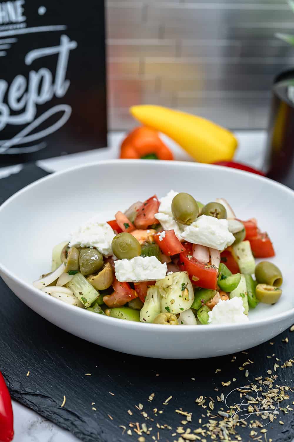 Griechischer Salat mit Fetakäse - Sommersalat nach Balkan Art - Gesunde Ernährung